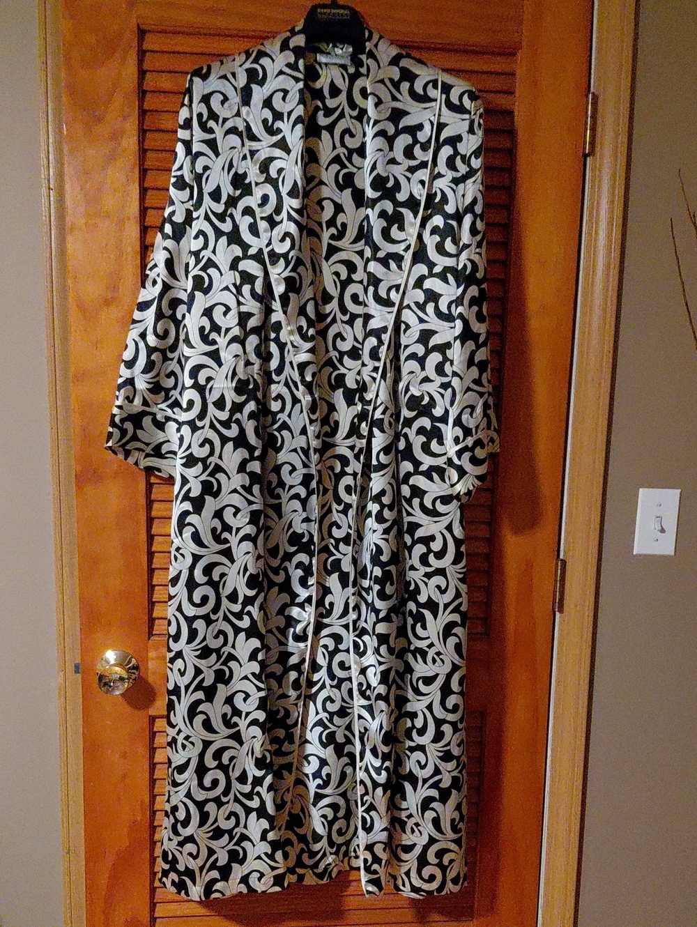 Natori Black and White Classic Robe